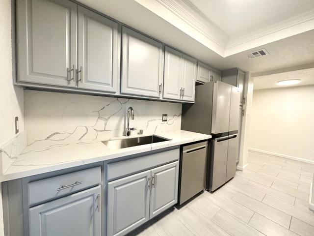 400 N Sunrise Way, Palm Springs CA: https://media.crmls.org/mediaz/97eb978b-9482-496b-a199-a472a762c9a7.jpg
