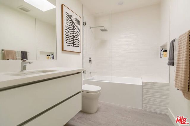 21349 Rambla Vista, Malibu CA: https://media.crmls.org/mediaz/97ebac9a-f902-45f0-b9d2-af5a7730c510.jpg