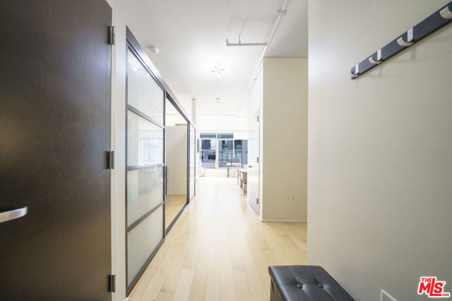 1100 S Hope Street, Los Angeles CA: https://media.crmls.org/mediaz/97ec0373-23a3-4daa-b75b-9c8020e0bae9.jpg