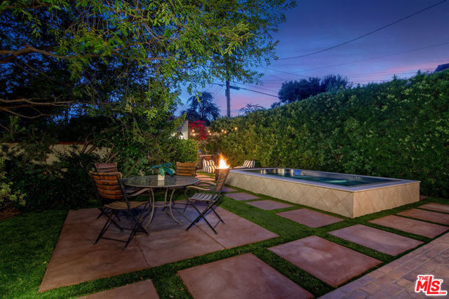 503 N Plymouth Boulevard, Los Angeles CA: https://media.crmls.org/mediaz/97ecb582-26c3-4589-8a88-3293f18c8cf6.jpg