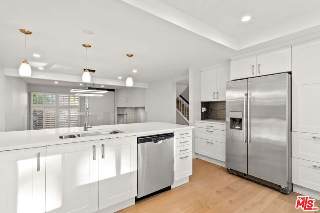 4771 La Villa Marina, Marina del Rey CA: https://media.crmls.org/mediaz/97ed8f11-db93-4be0-81a2-f0ea14f40180.jpg