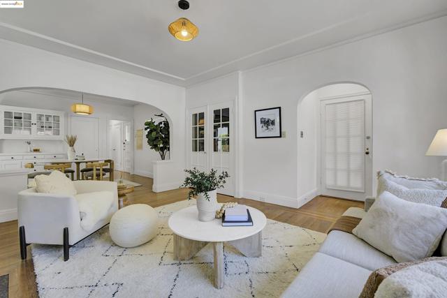 1133 Norwood Ave, Oakland CA: https://media.crmls.org/mediaz/97eda07c-7705-4468-be67-37e2f57c4a1a.jpg