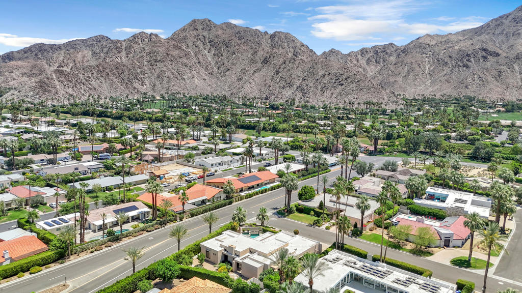 https://media.crmls.org/mediaz/97ee048c-e62f-4260-8563-0dd5bffa0d0d.jpg?preset=X-Large