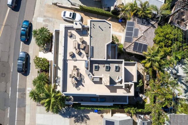 3328 Crown Point, San Diego CA: https://media.crmls.org/mediaz/97ef1173-9832-47fc-af26-ab90651ea289.jpg