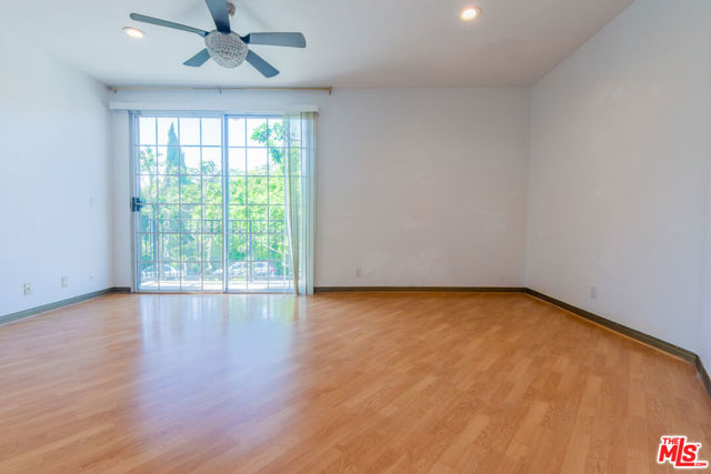 458 N Oakhurst, Beverly Hills CA: https://media.crmls.org/mediaz/97ef4add-9669-494d-ab04-eee63e4d24f5.jpg