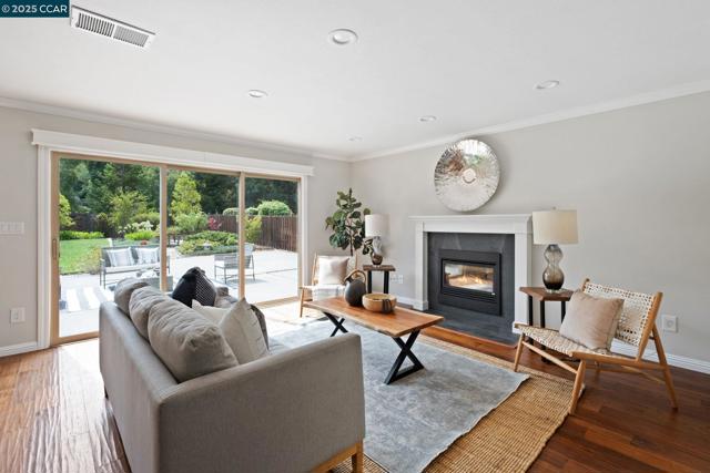 4728 Buckboard Way, Richmond CA: https://media.crmls.org/mediaz/97f047b9-3865-49bc-8b43-c19161fd7d8f.jpg