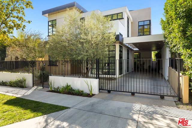 8732 Rangely Avenue, West Hollywood CA: https://media.crmls.org/mediaz/97f09b99-4df2-4599-afe3-9ad21b792294.jpg