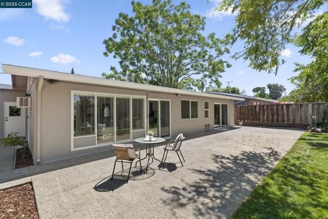 3249 Claudia Dr, Concord CA: https://media.crmls.org/mediaz/97f2157f-1e0d-4768-be1d-666f57479c14.jpg