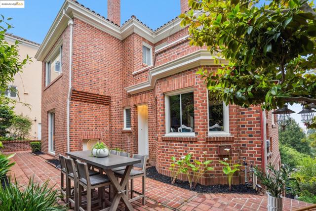 80 Oak Ridge Rd, Berkeley CA: https://media.crmls.org/mediaz/97f271f6-40d9-42ca-8cc2-fbdd4d768126.jpg