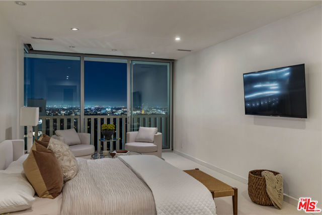 Image 8 of 22 For 9255 Doheny Road 1006