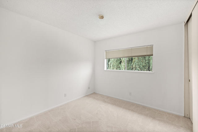 2385 N Justin Avenue, Simi Valley CA: https://media.crmls.org/mediaz/97f47829-b3a3-4ae0-b41a-d4db8add0987.jpg