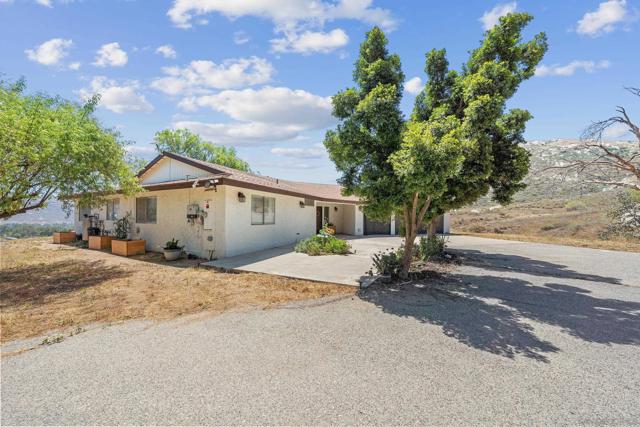 9231 Gawn Trl, Moreno Valley CA: https://media.crmls.org/mediaz/97f48756-f80c-402b-9897-5fa718231e5b.jpg