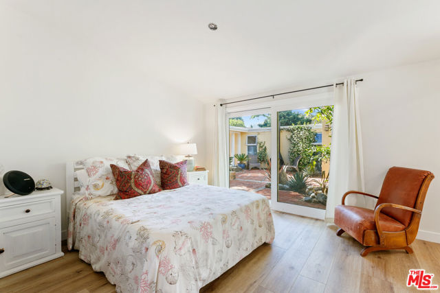 6308 Paseo Canyon Drive, Malibu CA: https://media.crmls.org/mediaz/97f4d29b-dfa4-4191-ae4a-5dbb41983636.jpg