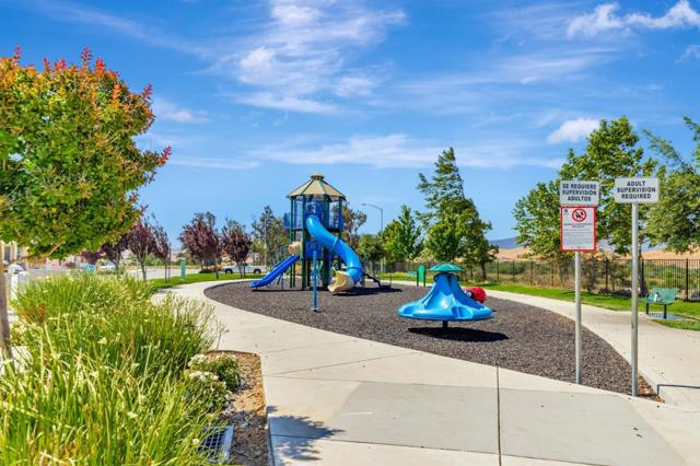 1254 Steinbeck Drive, Hollister CA: https://media.crmls.org/mediaz/97f4fe4b-1f98-41b3-acdd-f71daf5f9c3a.jpg