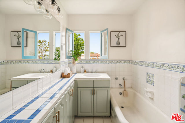 3716 Effingham Place, Los Angeles CA: https://media.crmls.org/mediaz/97f5feb2-58fc-4171-a2ea-f0d9ee17908d.jpg