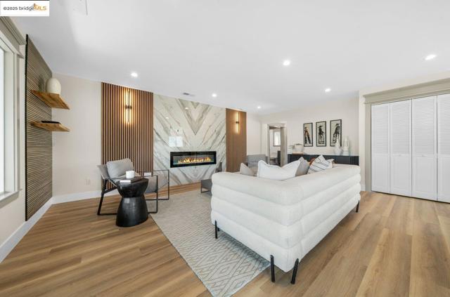 713 Midcrest Way, El Cerrito CA: https://media.crmls.org/mediaz/97f6991b-b7ed-49e8-b5e8-7b6557a30443.jpg