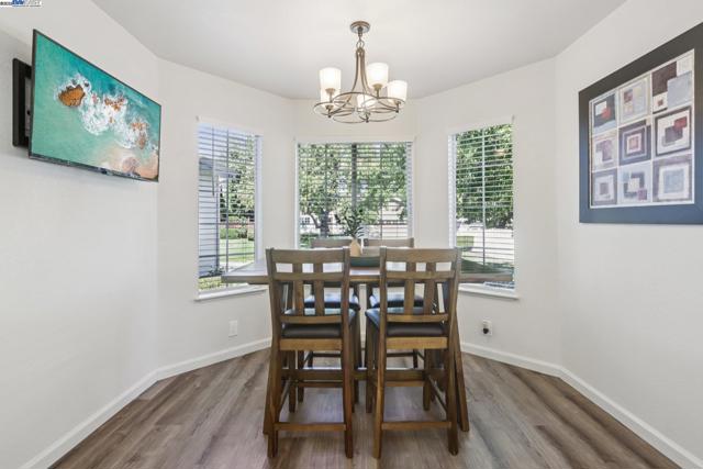 974 Clinton Pl, Pleasanton CA: https://media.crmls.org/mediaz/97f6ff17-77b1-4a91-b486-34e99ec54482.jpg
