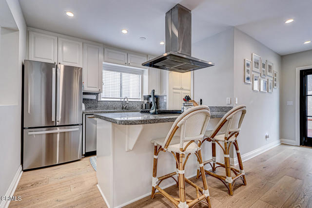 Detail Gallery Image 8 of 27 For 1202 1st St, Hermosa Beach,  CA 90254 - 3 Beds | 2 Baths