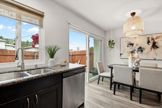 Detail Gallery Image 6 of 27 For 10640 King Phillip Ct, Santee,  CA 92071 - 4 Beds | 2 Baths