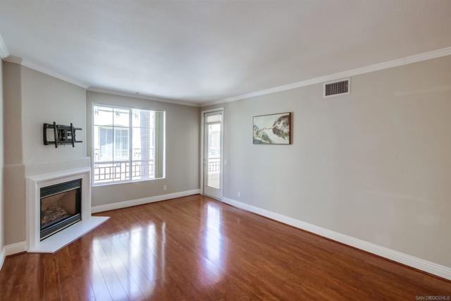 Image 4 of 18 For 12368 Carmel Country Rd  204