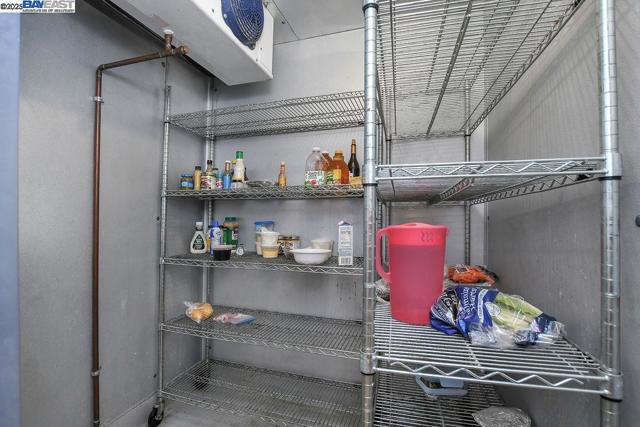 8091 Balfour Rd, Brentwood CA: https://media.crmls.org/mediaz/97f78103-356e-4b90-a4ea-7e49d941646f.jpg