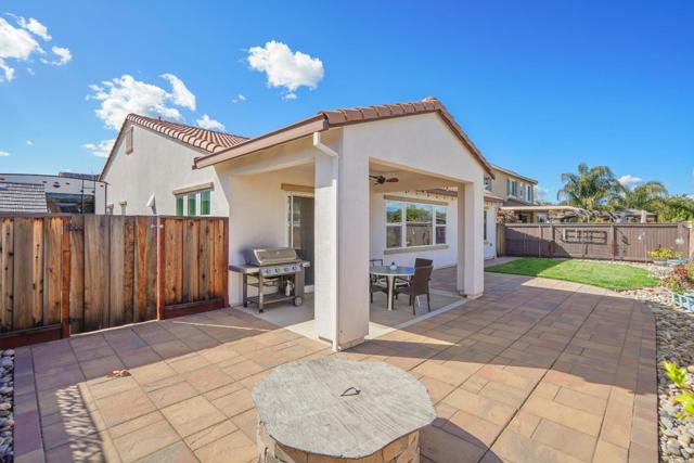 336 Wilmington Court, Brentwood CA: https://media.crmls.org/mediaz/97f81c92-9ffc-4e50-9ebd-a317cdad94a8.jpg