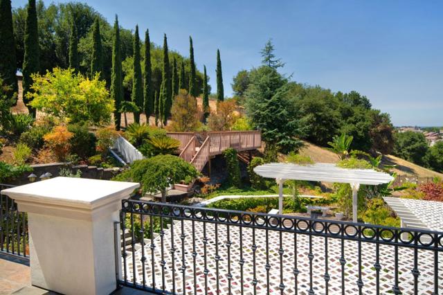 7003 Hollow Lake Way, San Jose CA: https://media.crmls.org/mediaz/97f89659-db31-40c7-af6d-af8264c4e815.jpg