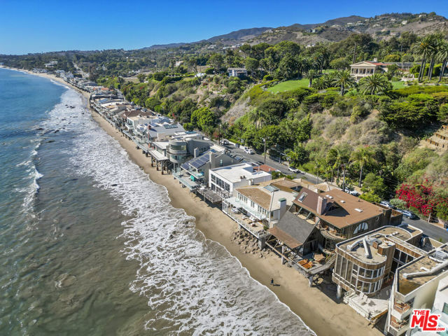 26908 Malibu Cove Colony Drive, Malibu CA: https://media.crmls.org/mediaz/97f8986a-ed67-49e1-946a-232904a5c9d6.jpg