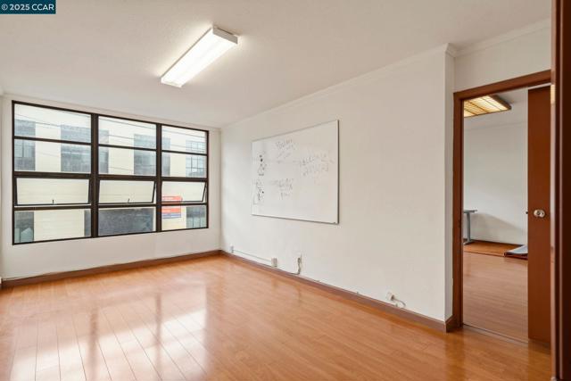 Image 12 of 50 For 344 Harriet St