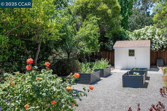 3108 Del Oceano Dr, Lafayette CA: https://media.crmls.org/mediaz/97f8cdb1-284b-49bf-b359-b02bdcd7b704.jpg