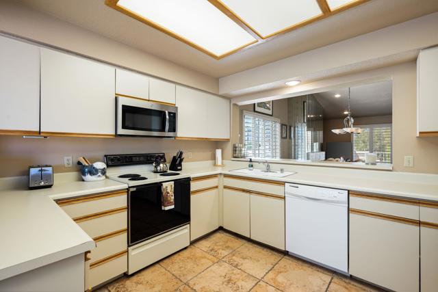 688 Vista Lago N Circle, Palm Desert CA: https://media.crmls.org/mediaz/97f8d5d9-789e-4bd6-bc5d-46fa7e48557a.jpg