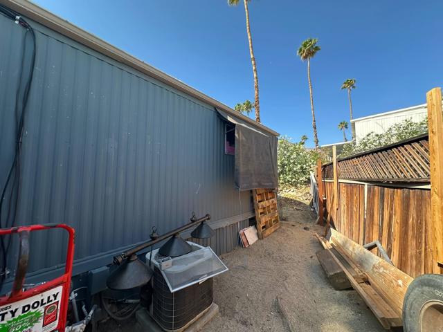 15 Lazy B Drive, Palm Desert CA: https://media.crmls.org/mediaz/97f8e48f-545d-4ef6-bc97-4186e8821c27.jpg