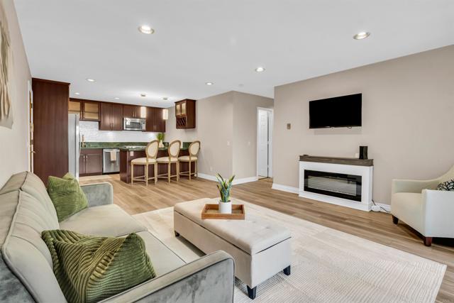 Detail Gallery Image 7 of 26 For 2382 Hosp Way #143,  Carlsbad,  CA 92008 - 2 Beds | 1 Baths