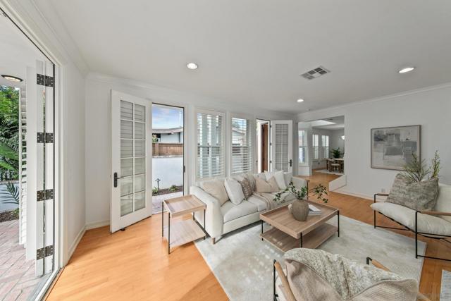 261 G Ave, Coronado CA: https://media.crmls.org/mediaz/97fa4aa8-07c5-4b0f-9835-6af27a86e23c.jpg