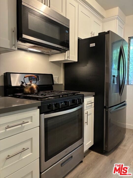 1022 N Croft Avenue, Los Angeles CA: https://media.crmls.org/mediaz/97fa79b4-37c2-470a-9566-658fb3fd9aa2.jpg