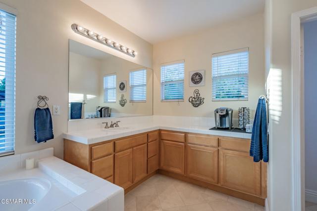 4260 Crabapple Court, Moorpark CA: https://media.crmls.org/mediaz/97faef85-4234-49e3-a80f-2cbe61d3cbea.jpg