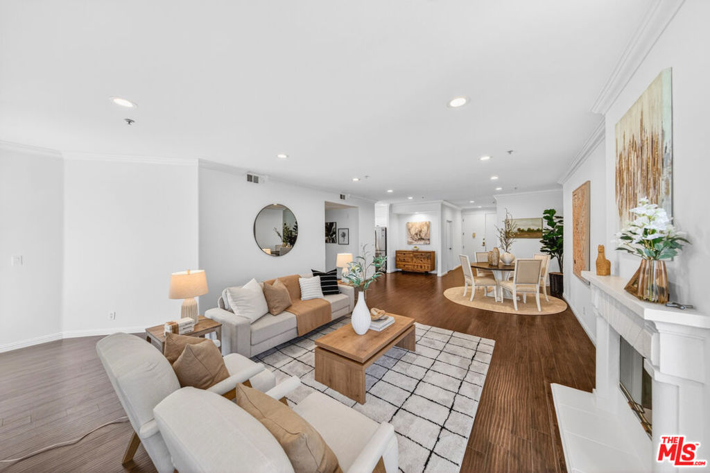 333 Westminster Avenue #402
