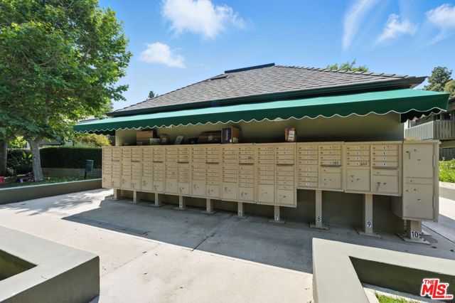 4810 Hollow Corner Road, Culver City CA: https://media.crmls.org/mediaz/97fc06c0-7448-4776-b239-ed41c864ef5a.jpg