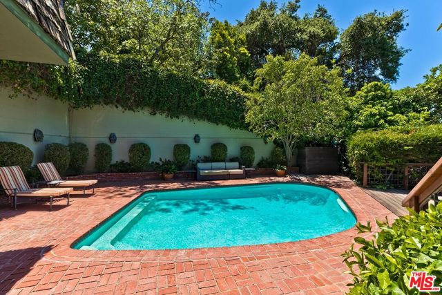 13490 Firth Drive, Beverly Hills CA: https://media.crmls.org/mediaz/97fc1ae7-40bb-4364-ad14-0325292c023c.jpg