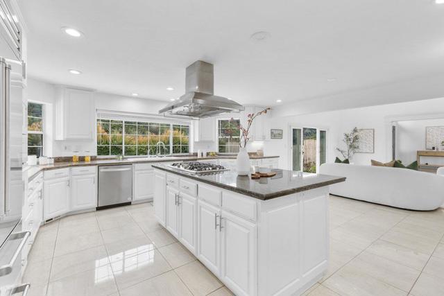 Image 21 of 73 For 22580 Ravensbury Avenue