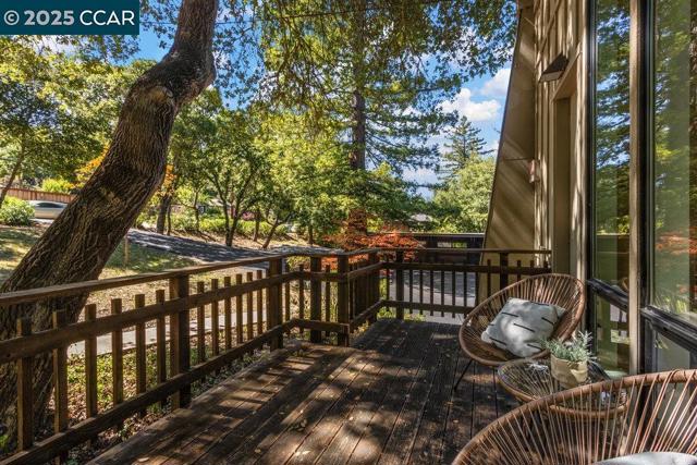 39 El Toyonal, Orinda CA: https://media.crmls.org/mediaz/97fcea19-cfbb-4dcd-97bb-f224547161b6.jpg