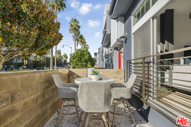 5350 Playa Vista Drive, Playa Vista CA: https://media.crmls.org/mediaz/97fd74d8-1ee0-4b9b-9919-ab0fed8c5fb7.jpg