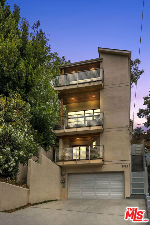8783 Lookout Mountain Avenue, Los Angeles CA: https://media.crmls.org/mediaz/97fd7836-5575-4201-bde8-a2cb7fe1c011.jpg