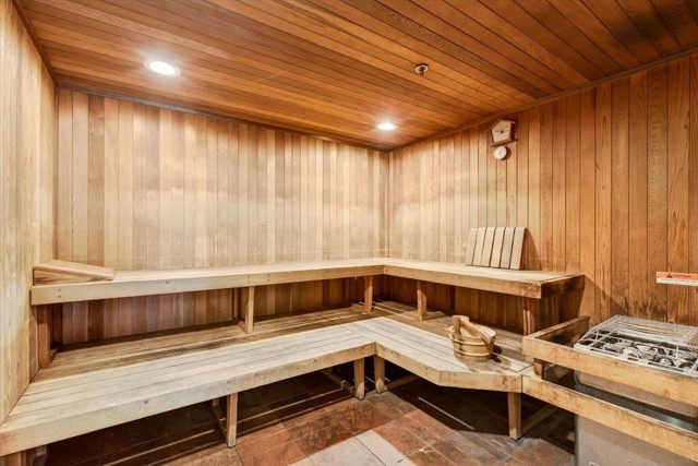 311 Oak St, Oakland CA: https://media.crmls.org/mediaz/97fdcb22-999b-4a6a-b542-2bf3d56915b4.jpg