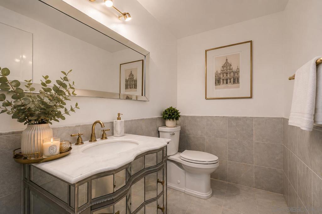 https://media.crmls.org/mediaz/97fde560-97a1-4355-b6d8-b0a5d162985b.jpg?preset=X-Large