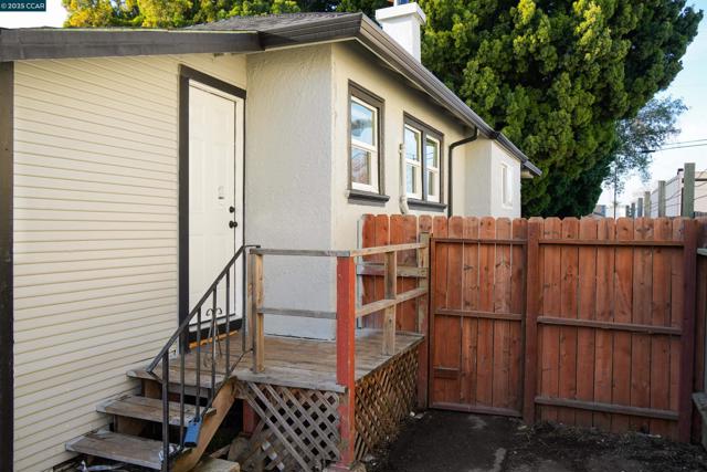 1360 99th ave, Oakland CA: https://media.crmls.org/mediaz/97fdea41-dc01-4364-927d-107c9058c58b.jpg