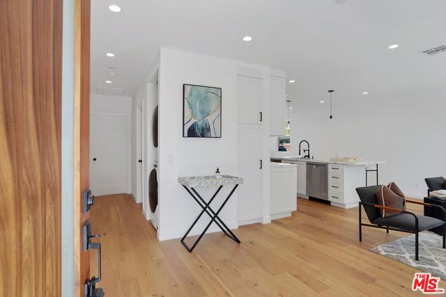 6213 AUCKLAND Avenue photo 3