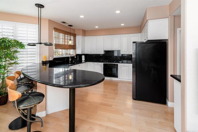 Detail Gallery Image 10 of 42 For 6663 Sitio Palmas, Carlsbad,  CA 92009 - 3 Beds | 2/1 Baths