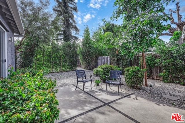 23018 Leonora Drive, Woodland Hills CA: https://media.crmls.org/mediaz/97fe6f87-e70d-4263-bc4e-9b569ce8f962.jpg