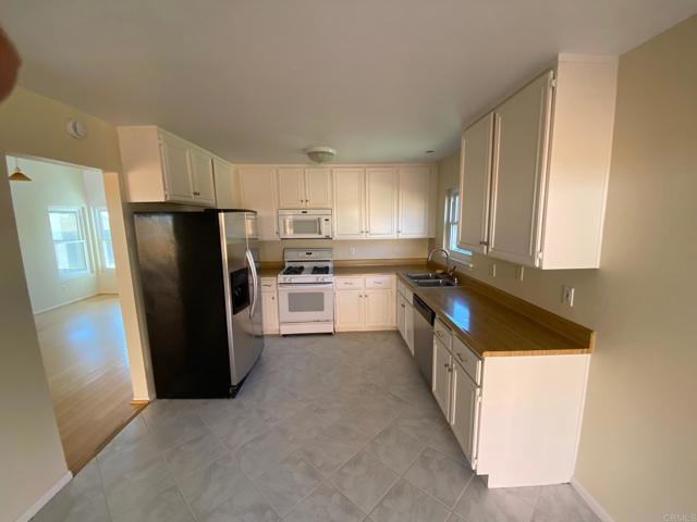 Detail Gallery Image 10 of 16 For 2265 Charise St, Escondido,  CA 92025 - 3 Beds | 2/1 Baths